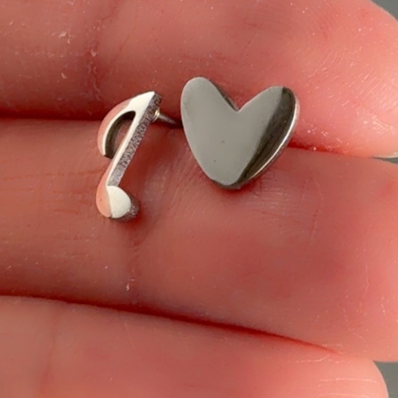 Stainless Steel Heart and Music Note Ear Stud - Picture 4 of 6